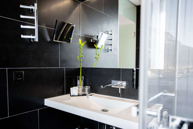 Bathroom 3, Mercure Chur City West, Plessur