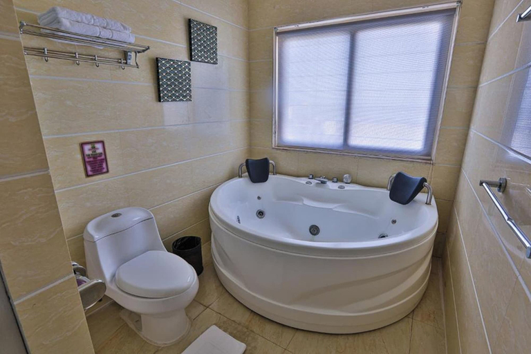 Bathroom 5, Hotel Essencia, Dumaguete City