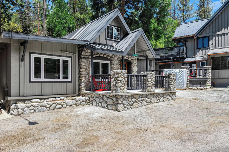 Exterior & Views 2, The Grand Idyllwild Lodge, Riverside