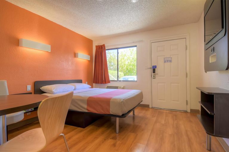 Bedroom 4, Motel 6 Las Vegas, NV – I-15 Stadium, Clark