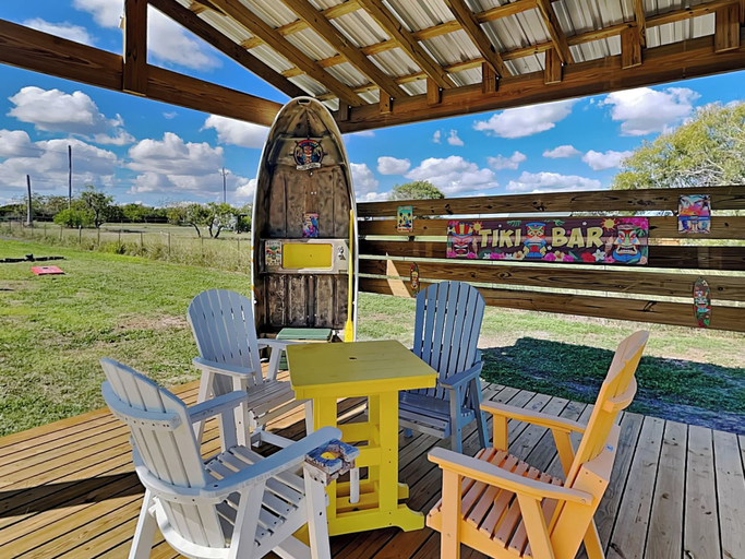 Food & Drinks, Little Cove Resort by Miss Kitty’s, Aransas
