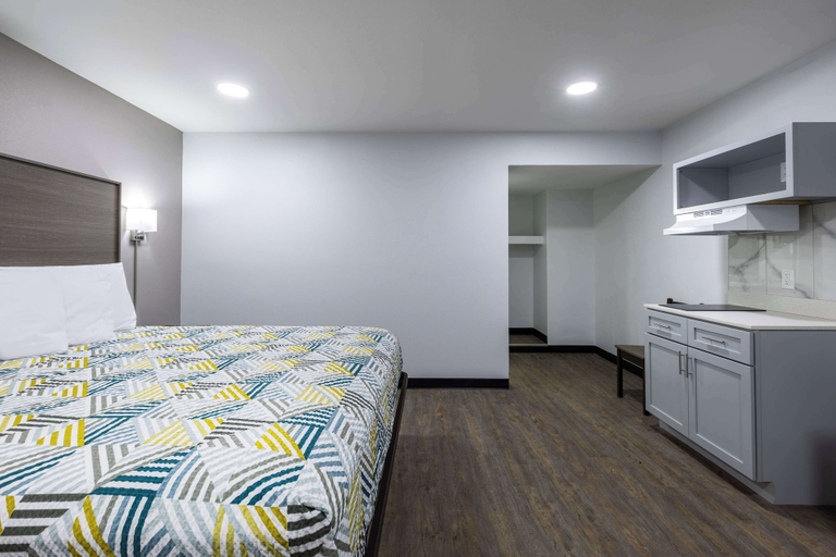 Bedroom 3, Studio 6 Hickory, NC, Catawba