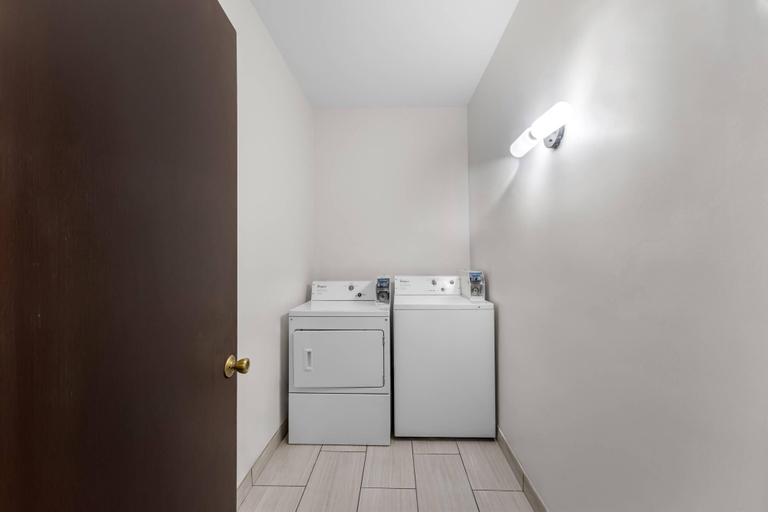 Bathroom 4, Comfort Suites London South, Laurel