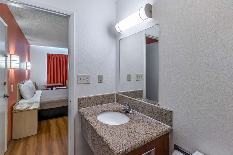 Bathroom 4, Motel 6 Beaverton, OR, Washington