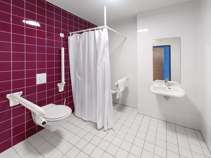 Bathroom 5, B&B Hotel Weimar, Weimar