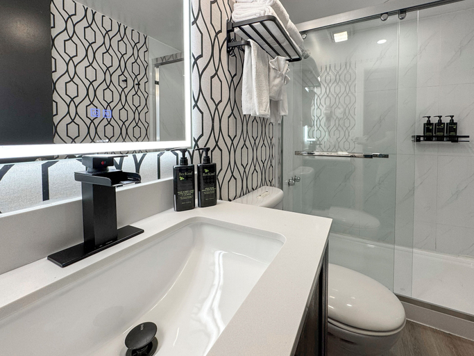 Bathroom 2, The Spot at Porpoise Bay, Sunshine Coast