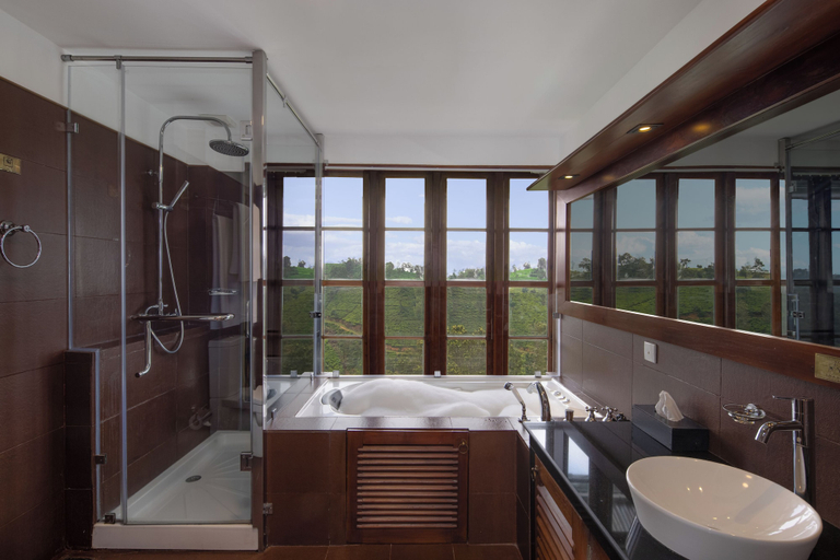 Bathroom 4, Heritance Tea Factory, Nuwara Eliya