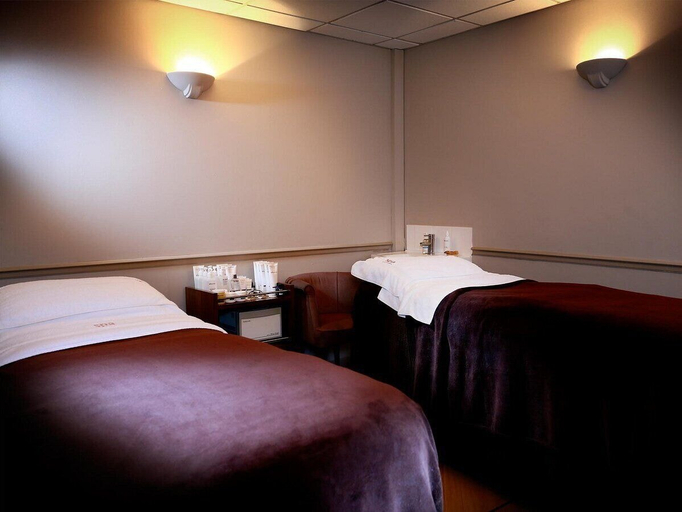 Bedroom 3, Macdonald Botley Park Hotel & Spa, Hampshire