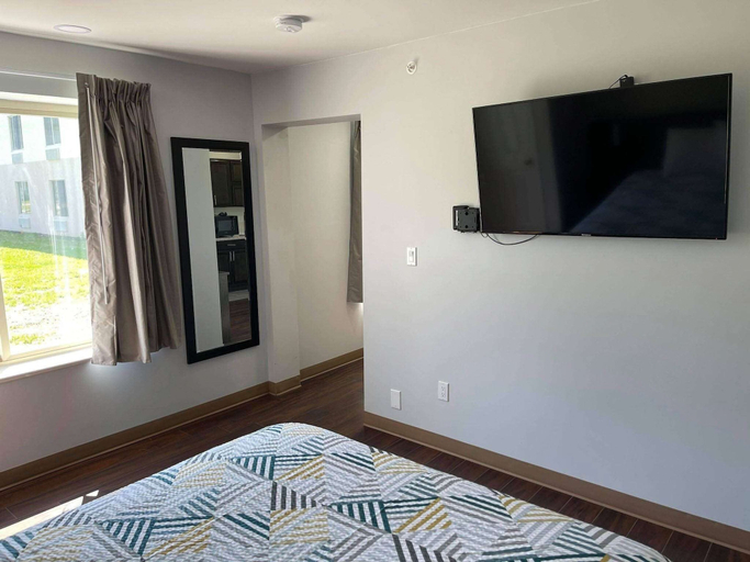 Bedroom 3, Studio 6 Peoria, IL, Peoria