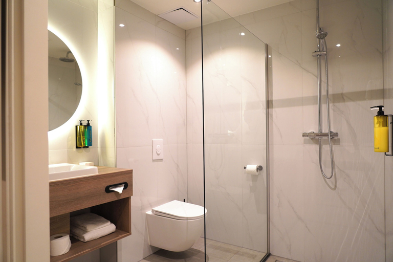Bathroom 4, Hotel Alkmaar, Alkmaar