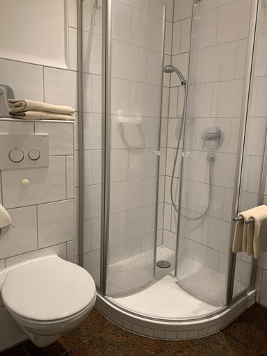 Bathroom 5, Weinbergs Loge, Cochem-Zell