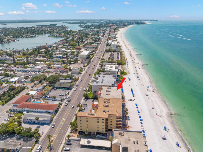 Exterior & Views 2, Las Brisas 404 by Distinctive Beach Rentals, Pinellas