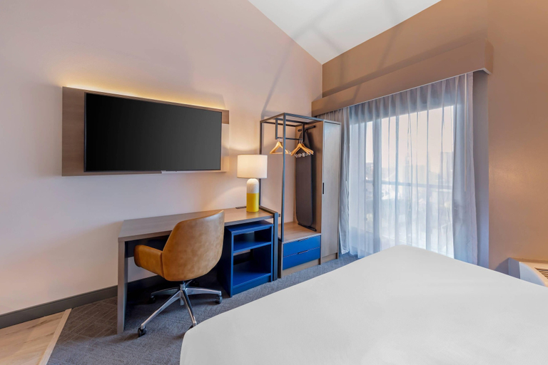 Bedroom 3, Comfort Inn & Suites Irvine Spectrum, Orange