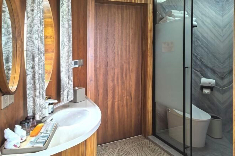 Bathroom 3, Riverside Garden Holiday Hotel, Hangzhou