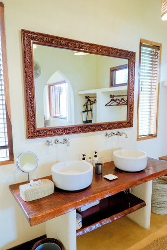 Bathroom 3, Kileleni, Mafia
