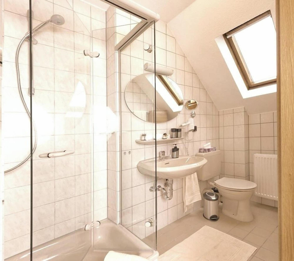 Bathroom 5, Landhotel Sonnenhof, Südliche Weinstraße