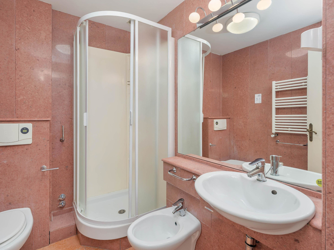 Bathroom 4, B&B Hotel Celle Ligure, Savona