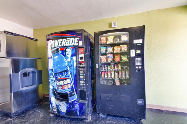 Food & Drinks 5, Motel 6 Irving, TX - Dallas, Irving