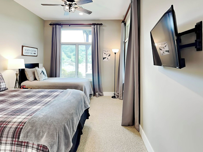 Bedroom 2, Center Stage by Taylor Made Deep Creek, Garrett