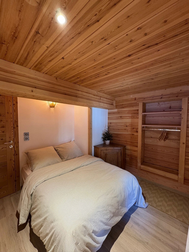Bedroom 2, Le Martagon, Hautes-Alpes