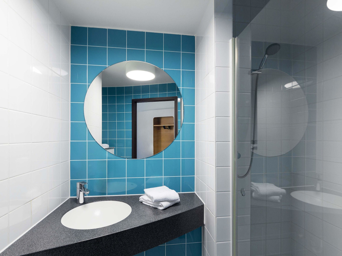 Bathroom 5, B&B Hotel Wuppertal City-Süd, Wuppertal