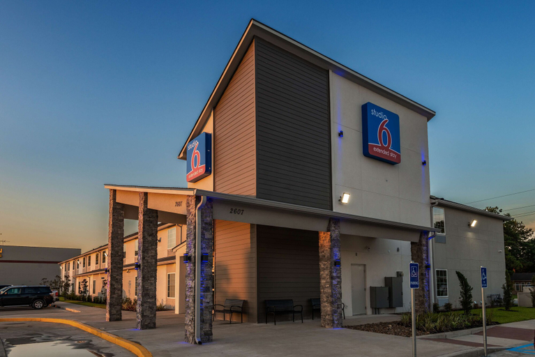 Exterior & Views 2, Studio 6 Lake Charles, LA, Calcasieu