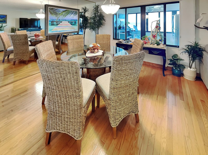 Food & Drinks 5, Oceanfront Penthouse #11B by Distinctive Beach Rentals, Volusia