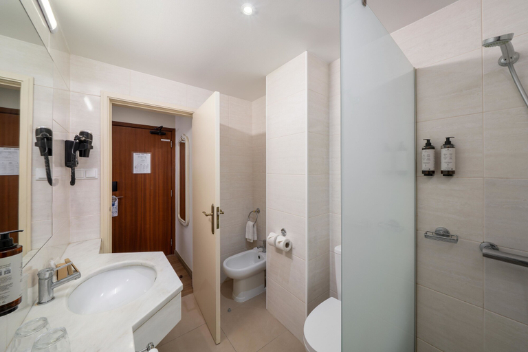 Bathroom 4, Hotel Madeira, Funchal