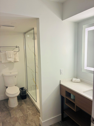 Bathroom 5, Nova Inn Resort, Palm Beach