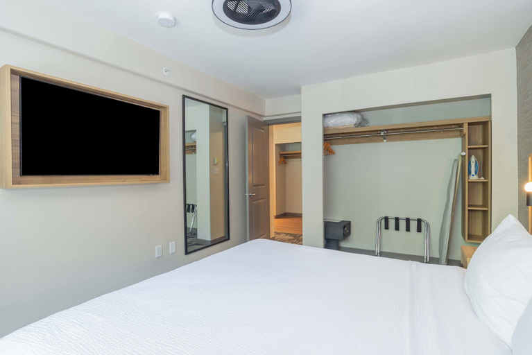 Bedroom 3, Sandman Suites Surrey - Guilford, Greater Vancouver