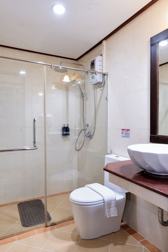 Bathroom 5, Natural Park Resort, Pattaya