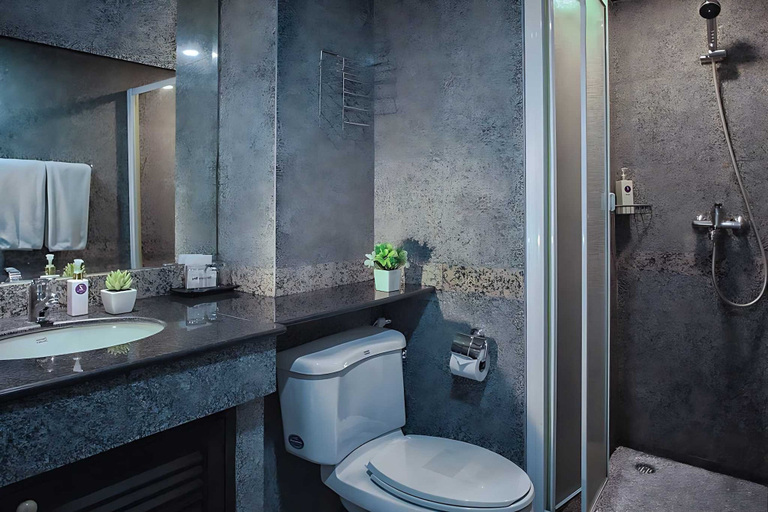 Bathroom 5, The Step Sathon, Sathorn