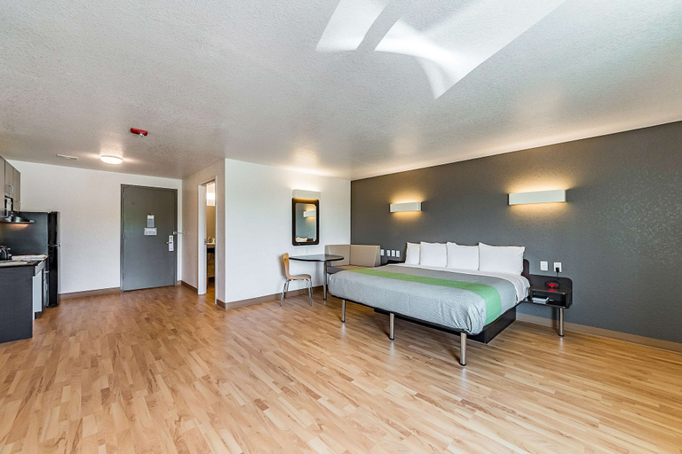 Bedroom 3, Studio 6 New Braunfels, TX, Comal