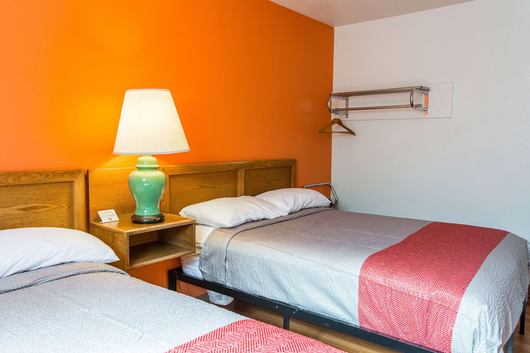 Bedroom 3, Motel 6 Madras, OR, Jefferson