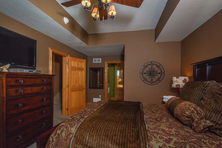 Bedroom 2, High-skis' Villa by Taylor Made Deep Creek, Garrett