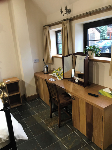 Others 4, Nuneaton - Cottage - Sleeps 2 - Parking - Garden, Leicestershire