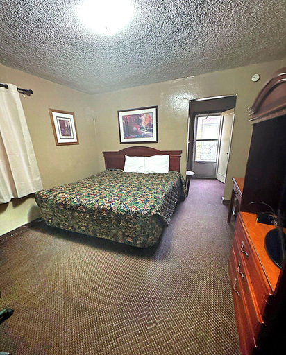 Bedroom 5, Windmill Inn Lynden, Whatcom