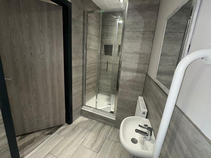 Bathroom 4, 6Adelphi, Lancashire