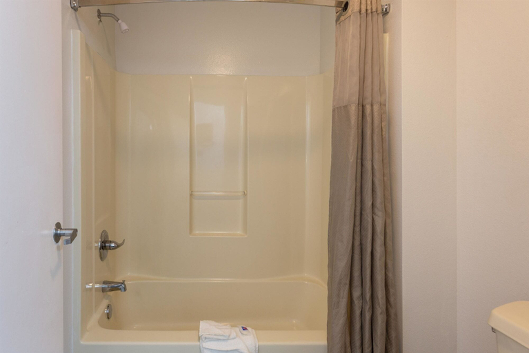 Bathroom 3, Motel 6 Albany, GA, Dougherty