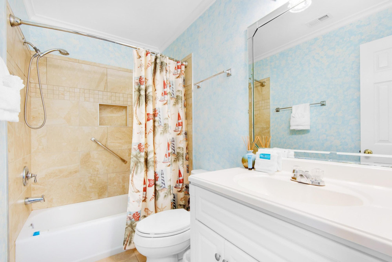 Bathroom 3, Horizon South 38B, Bay