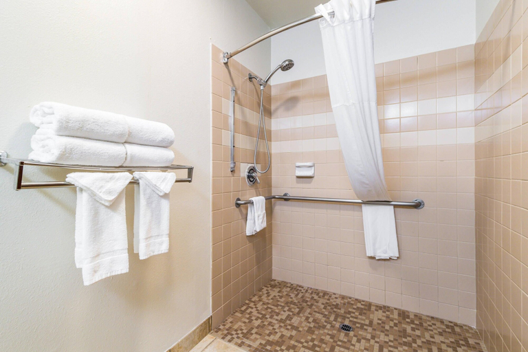 Bathroom 5, Quality Inn & Suites Lacey Olympia, Thurston