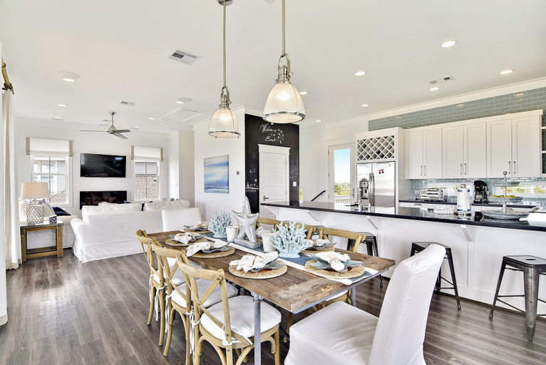 Food & Drinks, Wine Down by Ryson Vacation Rentals, Galveston
