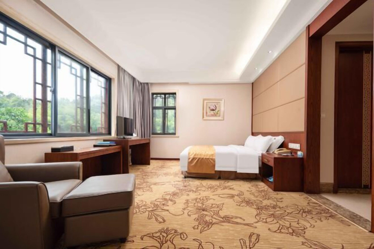 Bedroom 3, Taohuashan Ecological Garden Hotel, Jingzhou