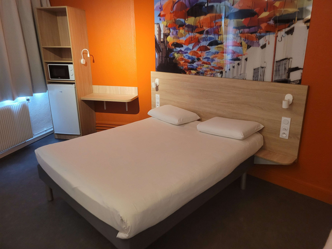 Bedroom 2, Kyriad Direct Lyon Nord - Dardilly, Rhône
