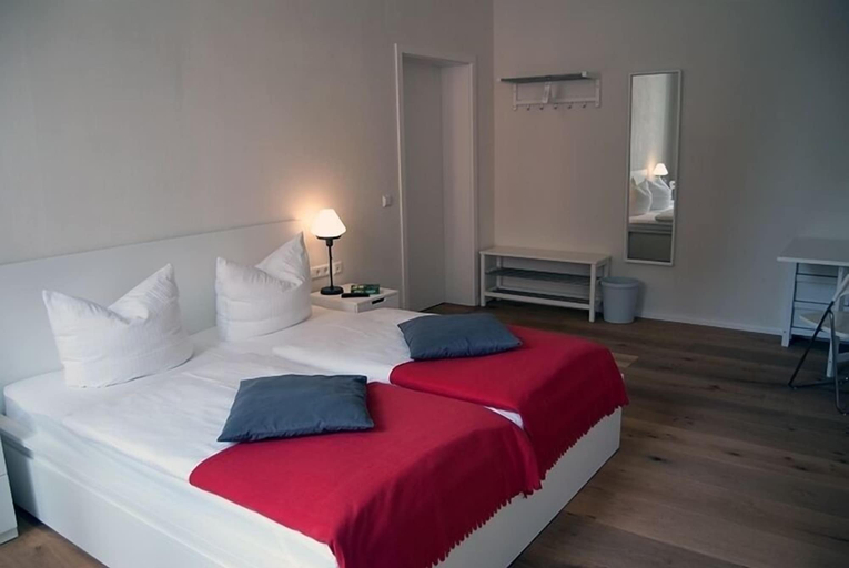 Bedroom 2, Hotel Brandenburger Dom GmbH, Brandenburg an der Havel