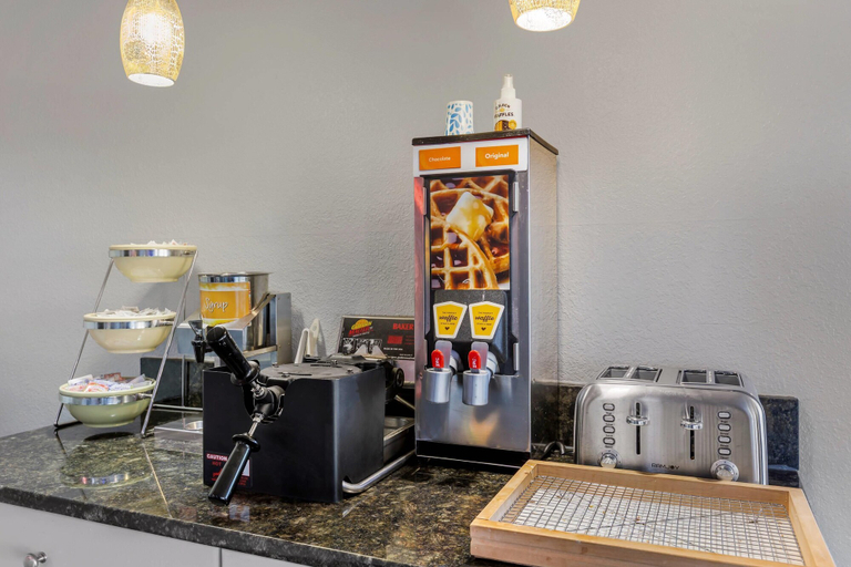 Food & Drinks 5, Quality Inn & Suites Easley - Greenville, Pickens