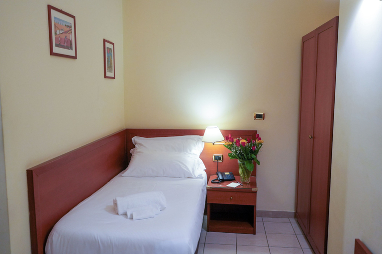 Bedroom 3, Hotel Adria, Bari