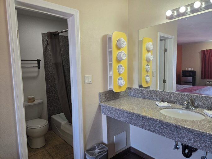 Bathroom 4, Motel 6 Blythe, CA - South, Riverside