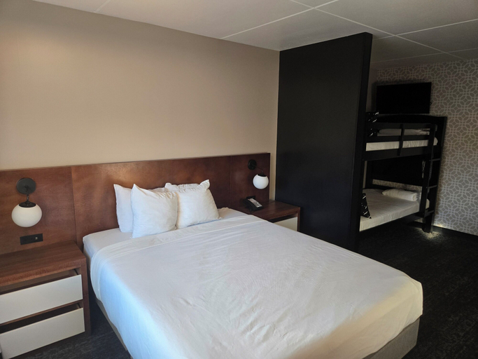 Bedroom 2, Dutch Wonderland Inn, Lancaster