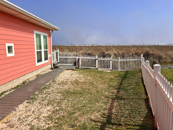 Exterior & Views 2, Sandy Cheeks by Silver Sands Vacation Rentals, Nueces
